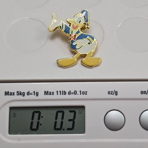 Disney Donald Duck Pin 2018 Official Trading Pin - Classic Blue Outfit - Picture 7 of 7